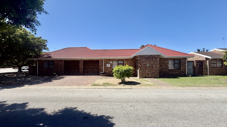 6 Bedroom Property for Sale in Summerstrand Eastern Cape
